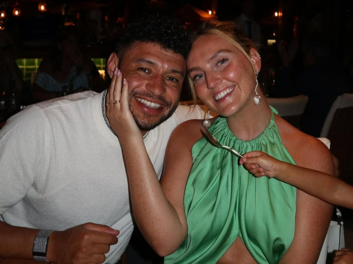 Perrie Edwards dan Alex Oxlade-Chamberlain Resmi Menikah di Portugal