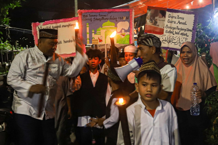 ​Cahaya Obor Warnai Perayaan Tahun Baru Islam 1448 Hijriah