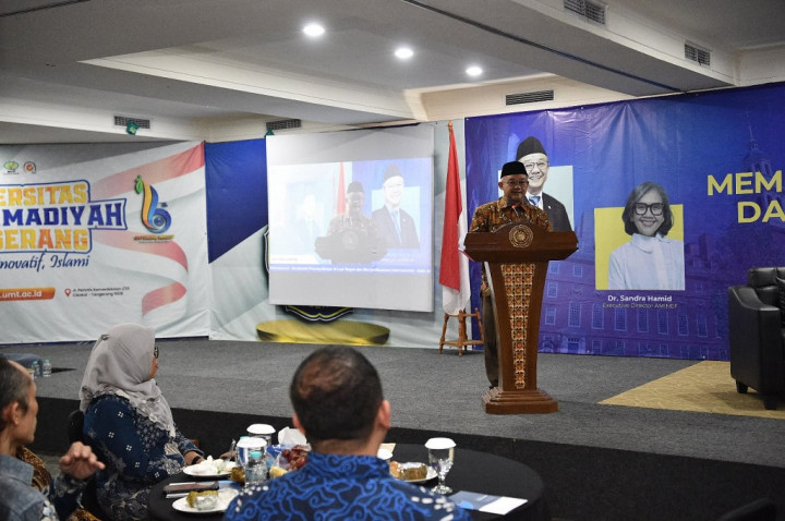 5 Benefit Kuliah di Luar Negeri ala Mendikdasmen, Kamu Minat?