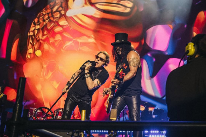 Polisi Buru Pasangan yang Diduga Berhubungan Intim di Konser Guns N' Roses