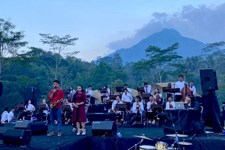 Festival Suar Sumbu Mas 2026: Saat Mitos Desa Menjadi Lagu dan Panggung Tak Lagi Berpusat di Kota