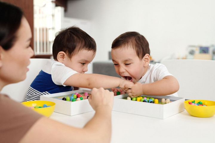 Sibling Rivalry Bisa Jadi Berkah Kalau Kamu Tahu Triknya!