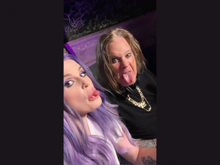 Curhat Pilu Kelly Osbourne Kenang Mendiang Ozzy di Hari Ayah Sedunia