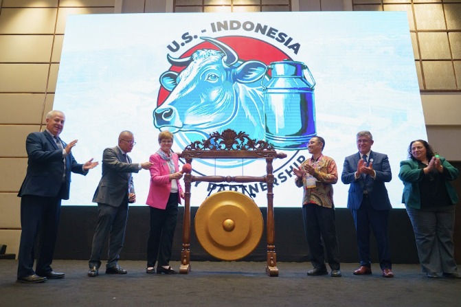 Kemitraan AS-Indonesia Dongkrak Produksi Susu Peternak hingga 32,5 Persen