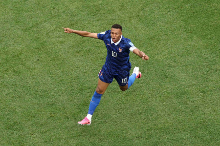 Hasil Babak 1 Prancis vs Irak: Gol Spektakuler Kylian Mbappe Bawa Les Bleus Unggul