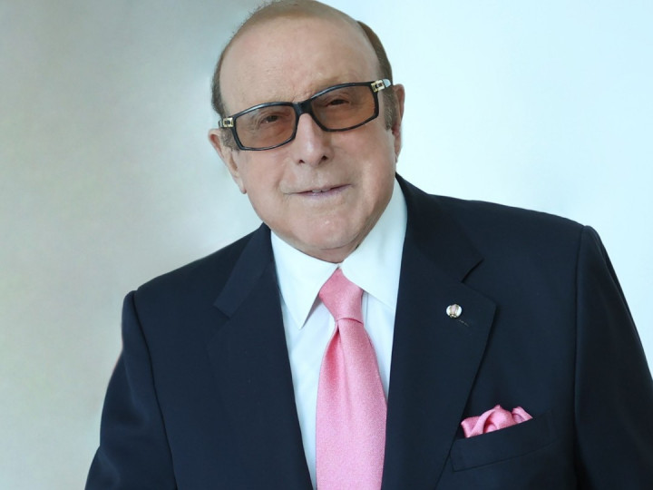 Produser Musik Legendaris Clive Davis Meninggal Dunia di Usia 94 Tahun