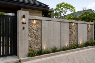 5 Inspirasi Pagar Beton Ekspos, Tampil Modern dan Estetik