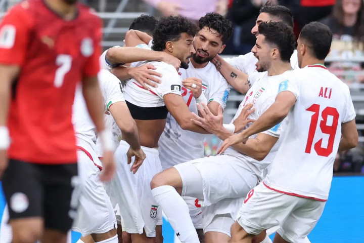 Pelatih Iran Tetap Bangga Meski Tim Melli Harus Menunggu Nasib ke Babak 32 Besar