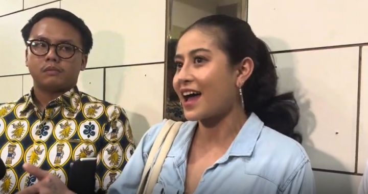 Awkarin Kembalikan Uang Saku Kasus Hanania Travel
