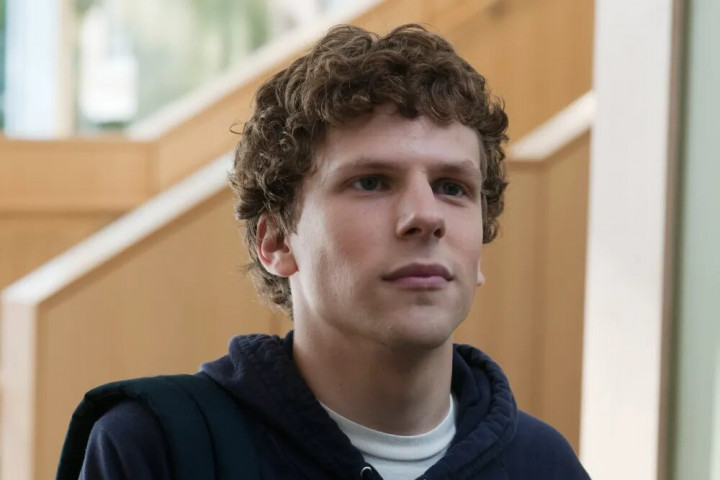 Alasan Jesse Eisenberg Tolak Perankan Mark Zuckerberg di Sekuel <i>The Social Network</i>
