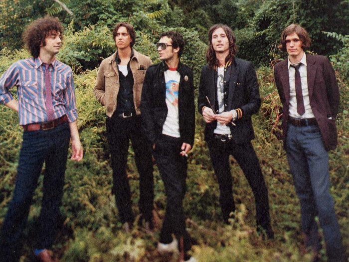 Julian Casablancas Bantah Rumor Nick Valensi Cabut dari The Strokes