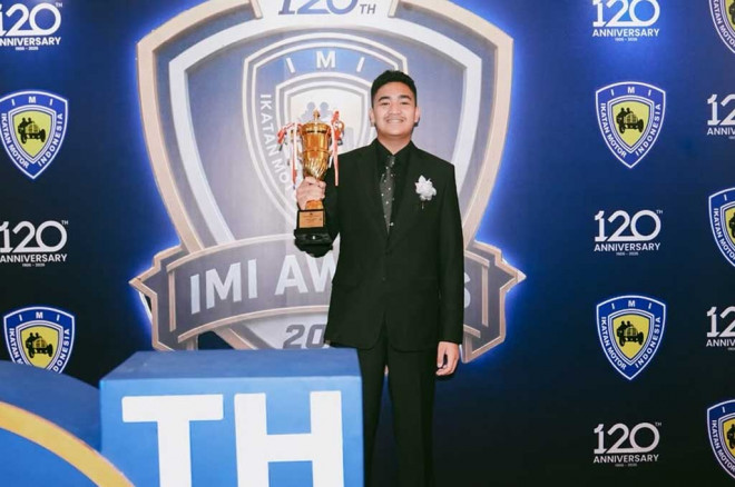 Obell dapat apresiasi khusus dari IMI Awards karena prestasinya di ajang balap drift. Obell