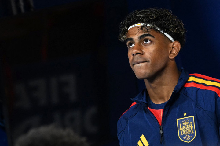 LAMINE YAMAL, (BUKAN) PENERUS MESSI DAN CR7