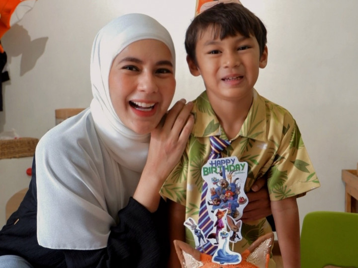 Paula Verhoeven Tak Berhenti Menangis Lihat Kiano Masuk SD