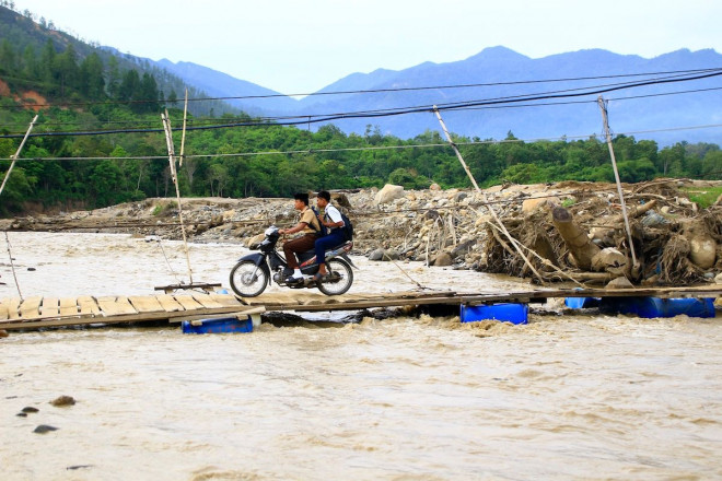Jembatan Perintis Garuda di Kecamatan Linge, sempat terputus akibat bencana. ist