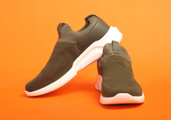 Anti-Ribet Club! 4 Sepatu Slip-On Lokal yang Nyaman Dipakai