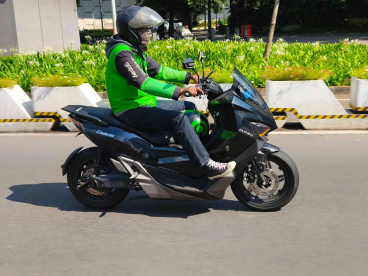 Ini Lokasi dan Jadwal Pengecasan Motor listrik Ojol di Kaltim, Gratis Loh!