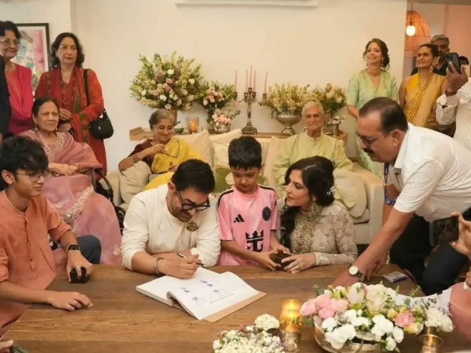 Amir Khan menikah dengan Gauri Spratt (Foto: X @shivaxind)