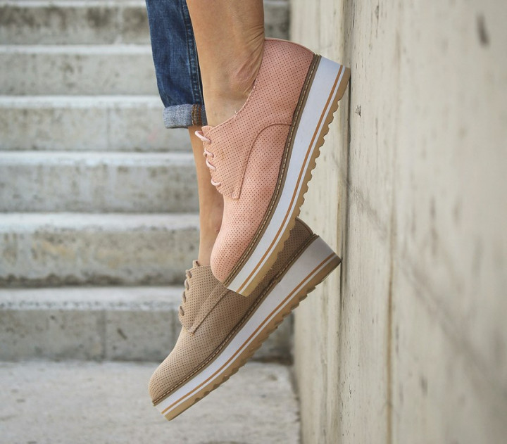 Khusus Cewek: Sepatu Slip On Gemoy, Harga Ramah di Kantong