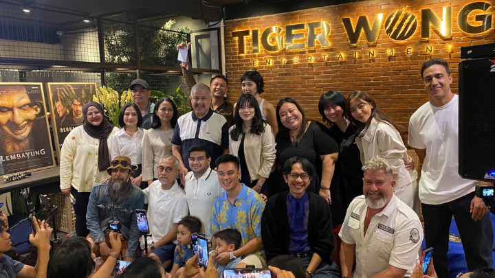 Pak Muh Jadi Guru Bahasa Arab Prilly Latuconsina di Film Terbaru Baim Wong