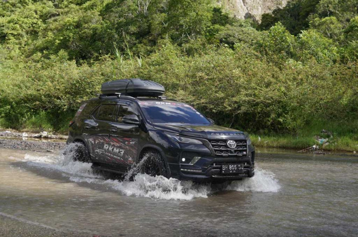 Komunitas Otomotif ID42NER Seseruan di Offroad Ngarai Sianok