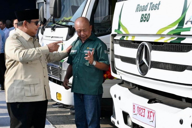 Presiden Prabowo Subianto meninjau uji implementasi B50 pada sektor transportasi. Pertamina