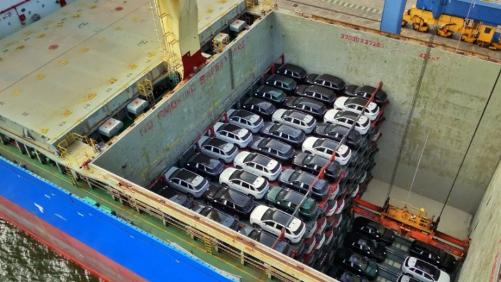 Ide Kreatif Pabrikan China Angkut Mobil di Kapal