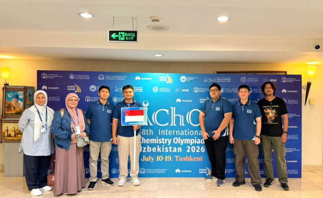 Pelajar Indonesia yang berlaga di IChO 2026 di Uzbekistan. Foto: Puspresnas