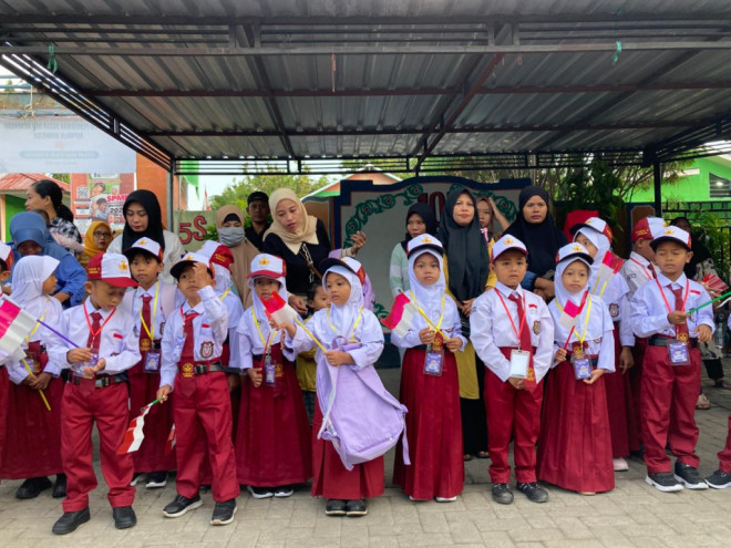 Siswa baru SD Negeri 16 Sumbawa mengikuti MPLS. Medcom.id/Renatha Swasty