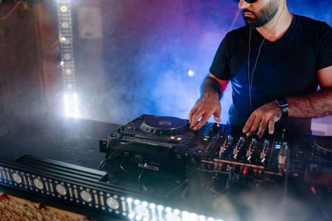 Ilustrasi DJ (Foto: Pexels/Yan Krukau)
