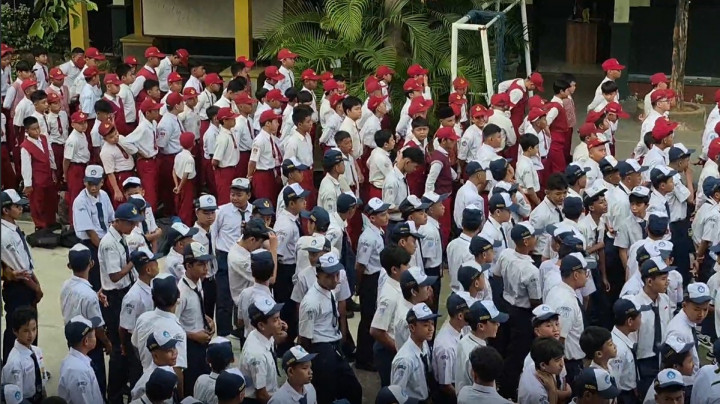 Anak Cemas Hadapi Hari Pertama Sekolah? Simak Tips Orang  Tua Dampingi MPLS 2026
