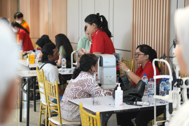 Melihat Dunia Kembali: Suksesnya Operasi Katarak Gratis bagi 86 Pasien di Surabaya