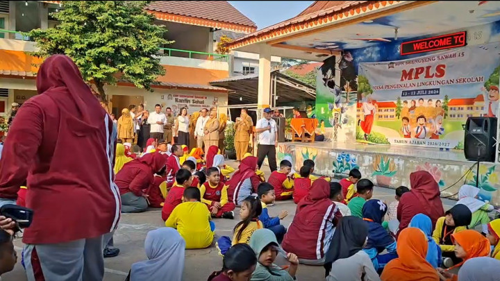 Mendikdasmen Sapa Siswa SDN Srengseng Sawah Pasca Teror Bom: Anak-anak Tidak Takut Lagi