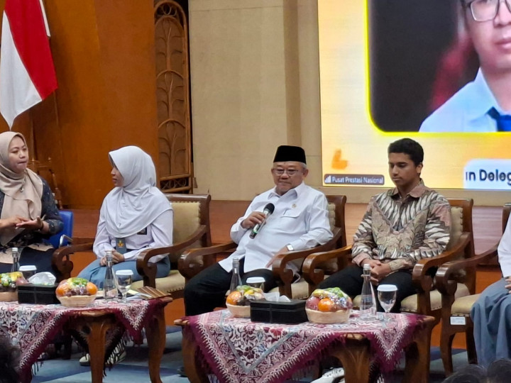 Rela <i>Skip</i> Nonton Piala Dunia 2026 Demi Olimpiade, Pelajar Ini Dapat Apresiasi dari Mendikdasmen