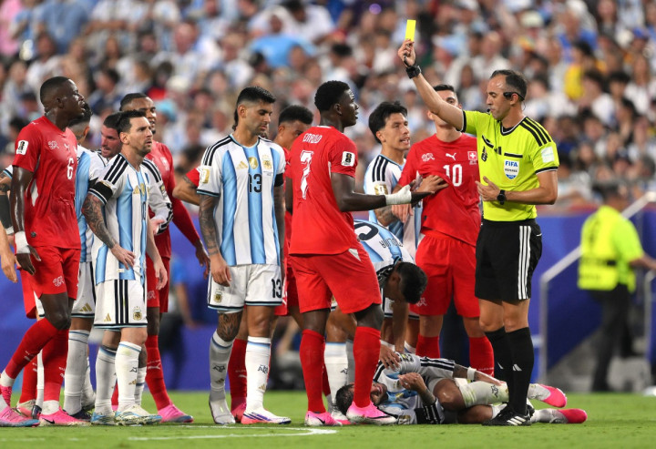 VARgentina Viral! Ini Deretan Kontroversi Wasit yang Warnai Laju Argentina