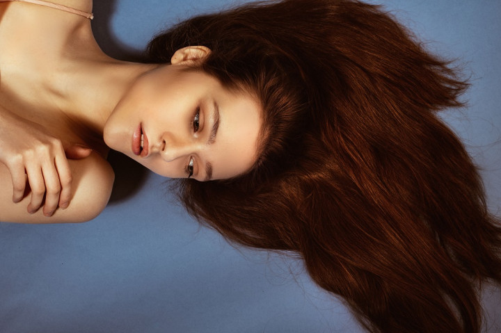 Rekomendasi Warna Rambut Timeless Biar Tetap Kece di Segala Era, No Gatekeeping!