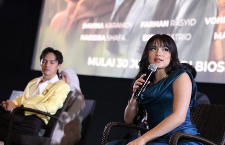 Perjuangan Davina Karamoy Lunasi Utang Ibu di Film Andai Waktu Bisa Diulang Kembali