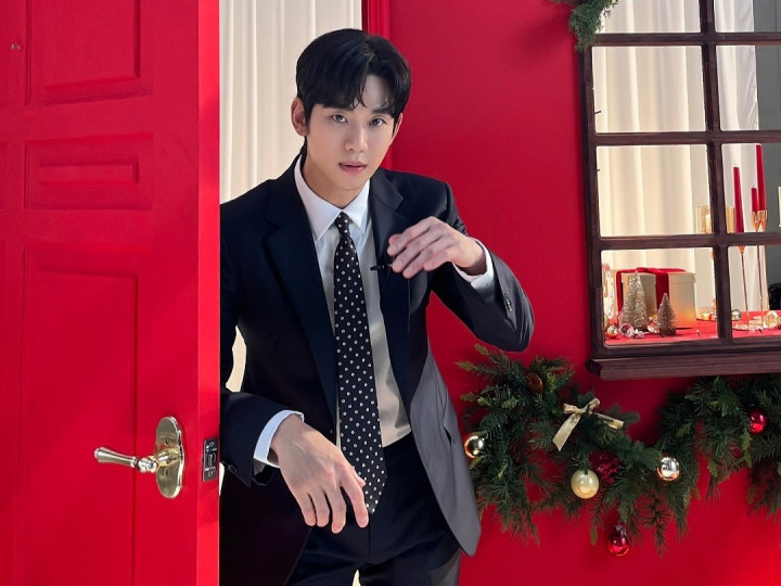 Kim Soo-hyun Dilaporkan Dapat 40 Penawaran Proyek Film dan Drama