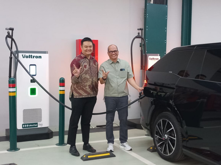 Perkuat Ekosistem EV, Voltron Resmikan Charging Hub Puri Indah