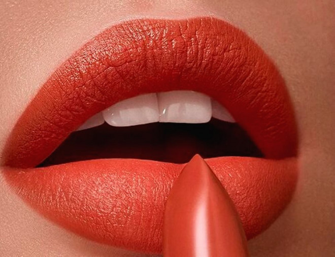  Take a look! Ini dia tiga rekomendasi lipstik yang fix jadi bestie si kulit sawo matang. (Foto: Ilustrasi/Magnific.com)