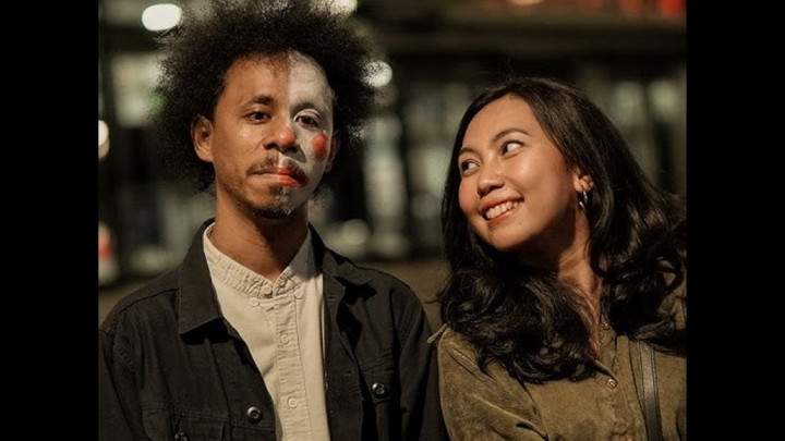Lirik dan Makna Lagu “Sang Badut” - Raim Laode, Dilema Bertahan atau Akhiri Hubungan