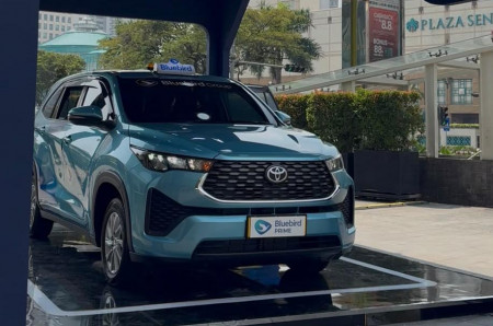 Bluebird Kini Pakai Kijang Innova Zenix dan BYD E6 Sebagai Taksi