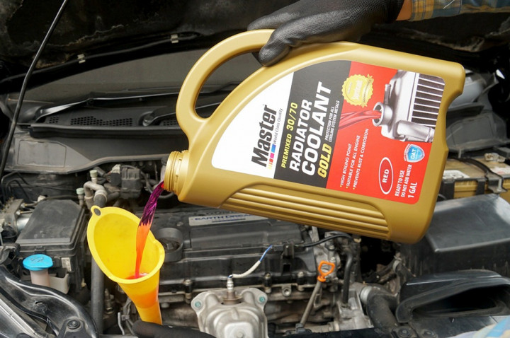 CARA MEMILIH AIR RADIATOR MOBIL YANG TEPAT AGAR TERHINDAR DARI OVERHEAT