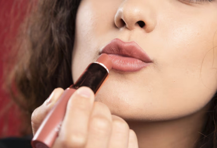 Bibir Gelap & Sawo Matang Approved! 4 Lipstik yang Anti Abu-Abu