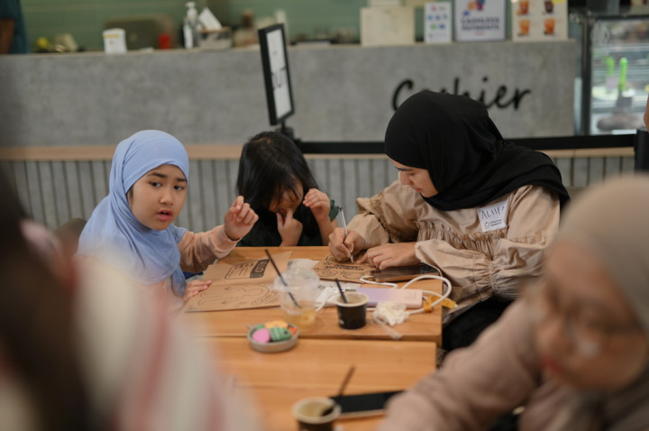 Cara Seru Ajak Anak Lepas dari Gadget Lewat Liburan Keluarga