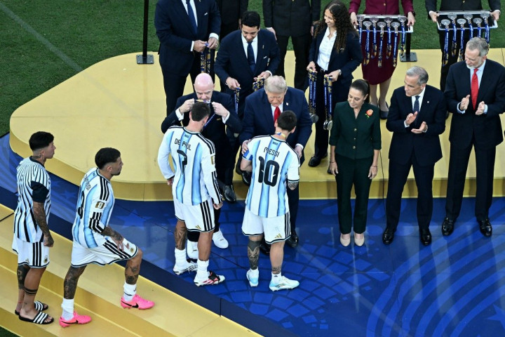 Momen Viral Final Piala Dunia 2026: Lisandro Martinez dan Cristian Romero Ogah Salami Donald Trump