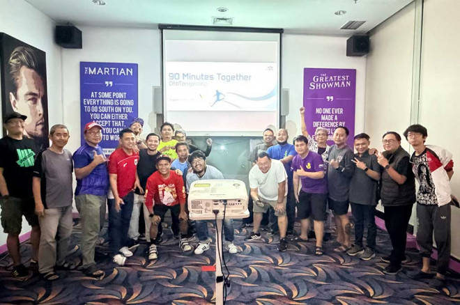 Seru-seruan Oto Tangerang Raya nonton bareng sepak bola dunia sambil diskusi soal fitur V2L di Chery Tiggo 9. medcom-uda