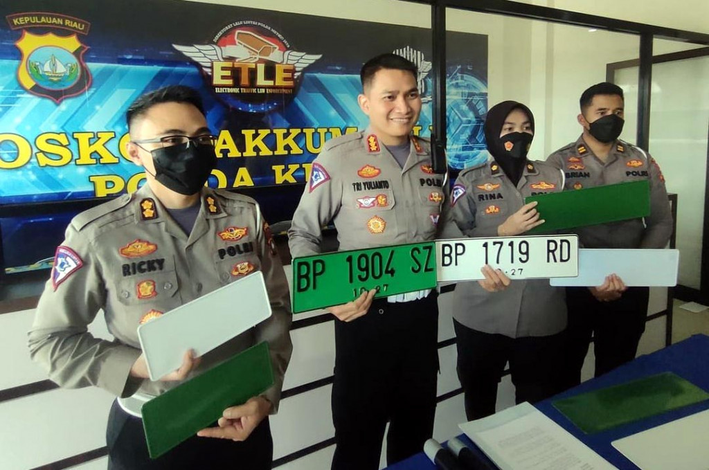 Perbedaan Warna Pelat Kendaraan di Indonesia dan Maknanya yang Wajib Diketahui