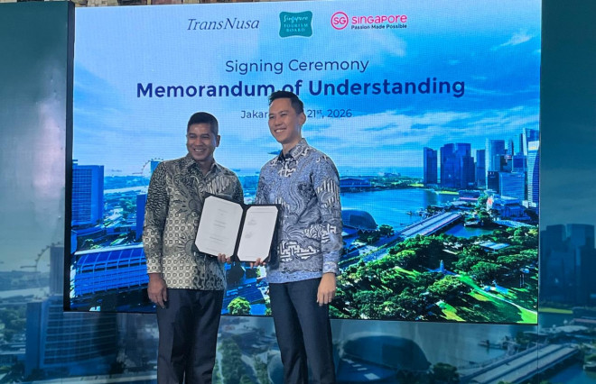  Dato Bernard Francis, Group Chief Executive Officer TransNusa Aviation dan Terrence Voon, Executive Director, Southeast Asia, Singapore Tourism Board (STB). Foto: medcom.id