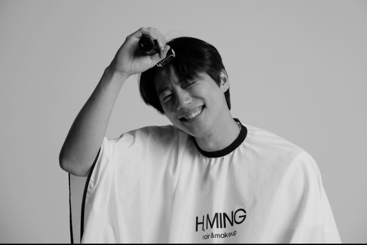 Resmi Wamil, Lee Jun Young Pamer Rambut Cepak